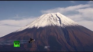 Швейцарский летчик-изобретатель Джетмен облетел Фудзияму в Японии