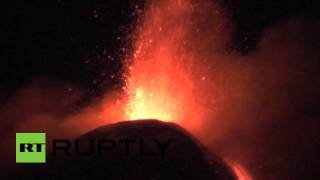 Извержение вулкана Этна в Италии 14 июня