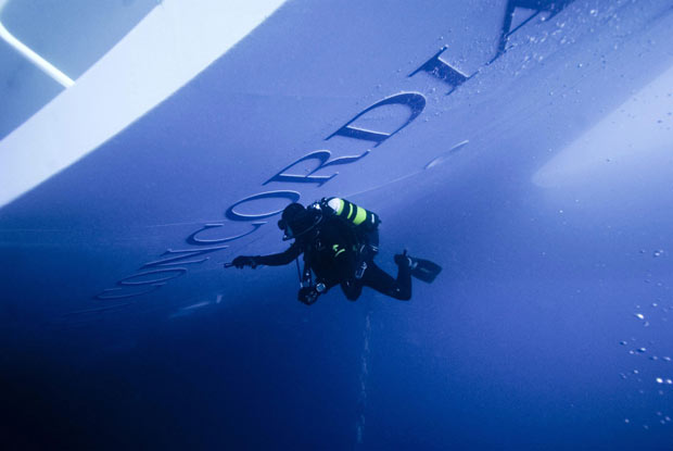 Подводные кадры лайнера Costa Concordia