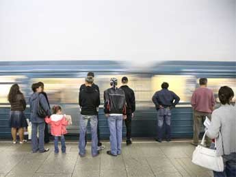 Крушении поезда в московском метро 22 человека погибли