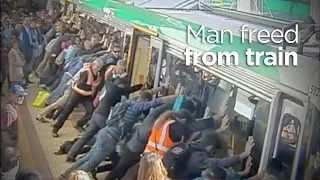 В Австралии пассажиры поезда спасли мужчину