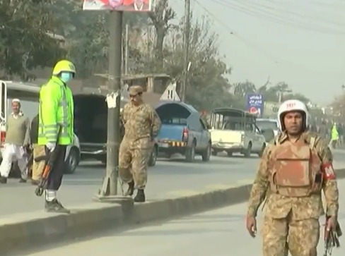 В Пакистане боевики захватили школу, более 100 человек убиты