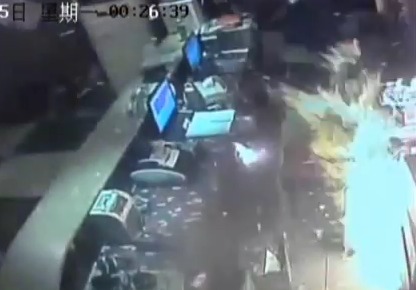Пожар в караоке-баре в Китае (видео)