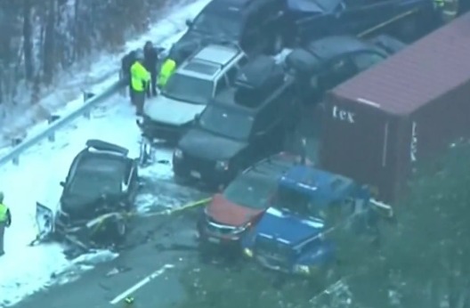 В США Нью-Гэмпшир столкнулись 35 автомобилей из-за снегопада