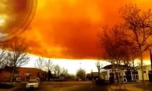 Токсичное оранжевое облако накрыло окраины Барселоны