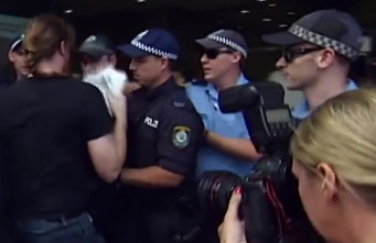 В Сиднее столкновения студентов с полицией, 40 человек пострадали