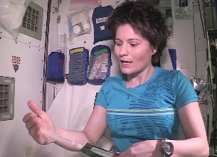 Ванная комната на МКС или как моются космонавты
