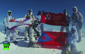 Знамя Победы на Эльбрусе (видео, фото)