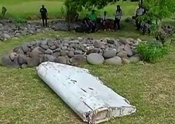 Эксперты обследуют обломки МН370 на острове Реюньон