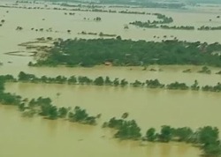 Наводнение в Мьянме: пострадавшим доставляют помощь