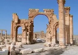Американские друзья уничтожили Триумфальную арку в Пальмире