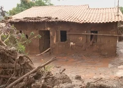 В Бразилии затоплено 100 км территории из за разрыв дамб