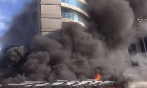Видео: В Стамбуле загорелся отель
