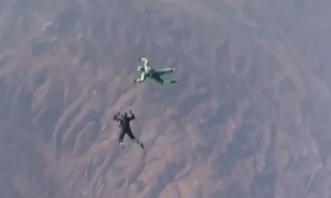 Прыжок без парашюта с высоты более 7 км. (видео)