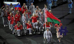 Белорус Андрей Фомочкин пронес российский флаг на открытии Паралимпиады
