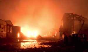 Кале в огне: пожар в лагере беженцев