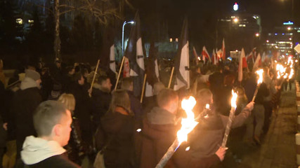 Польские фашисты маршируют в честь (проклятых солдат)