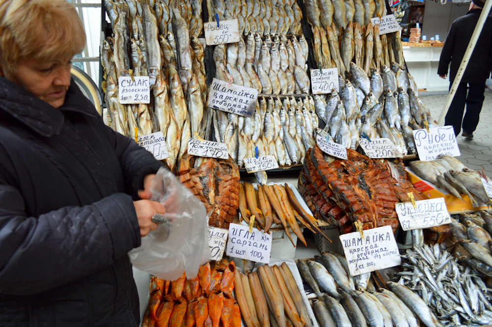 Копченый рынок. Анапа рыбный рынок. Рыба в Анапе на рынке. Рыбный рыбок Калининград. Рыба на рынке.
