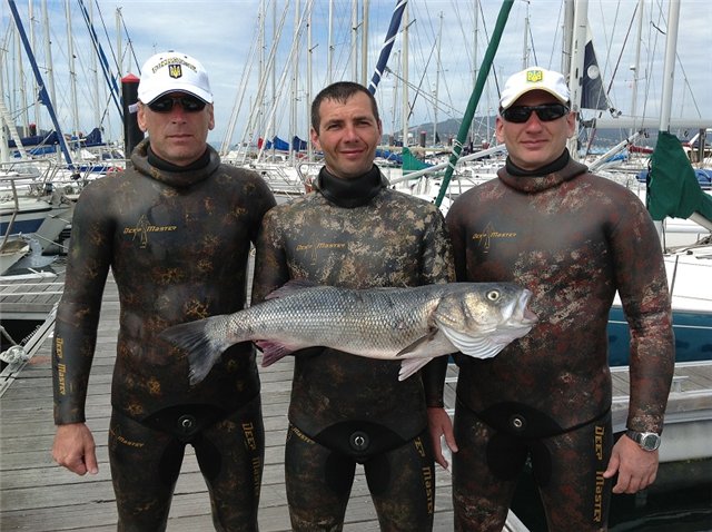 костюмы камуфлировались с помощью губки