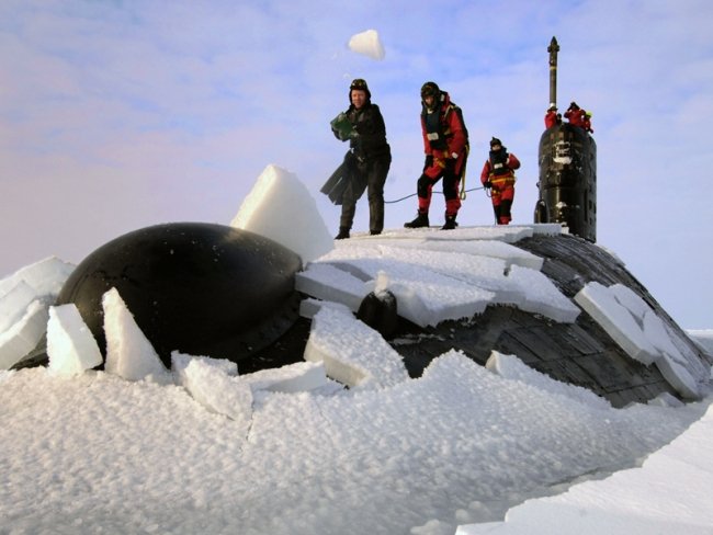 Всплытие подлодки в Арктике