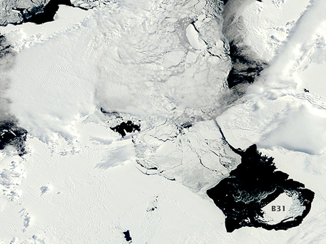 Гигантский айсберг в море Амундсена