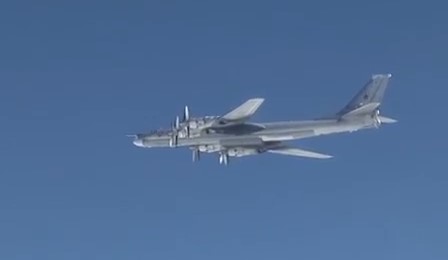Ту-95 выполняющий пуски ракет по Верховной Раде