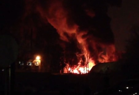В Киеве горят склады -  Дегтяревской ангар