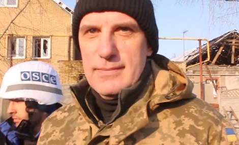 Захарченко спорит с украинским офицером