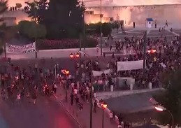В Афинах начались массовые беспорядки