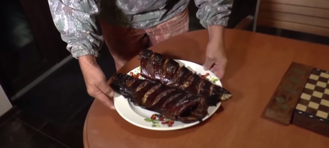 Сом горячего копчения