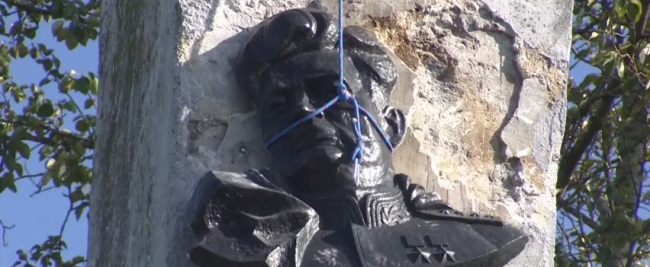 В Польше демонтировали памятник советскому генералу Ивану Черняховскому