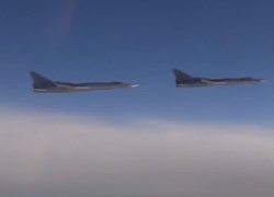 Ту-160, Ту-95 и Ту-22М3 бомбят террористов ракетами и бомбами