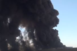 В Ливии горит нефтяной порт