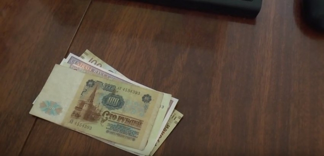 100 рублей