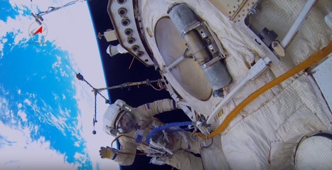 Российские космонавты Юрий Маленченко и Сергей Волков