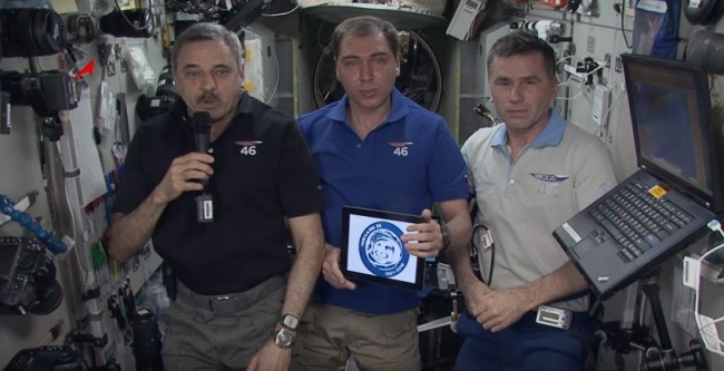 Российские космонавты: Подними голову!