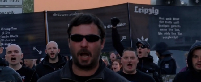 Марш фашистов в Германии в честь дня рождения Адольфа Гитлера.