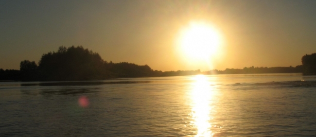 В нижнем течении, после впадения Камы, Волга становится могучей рекой