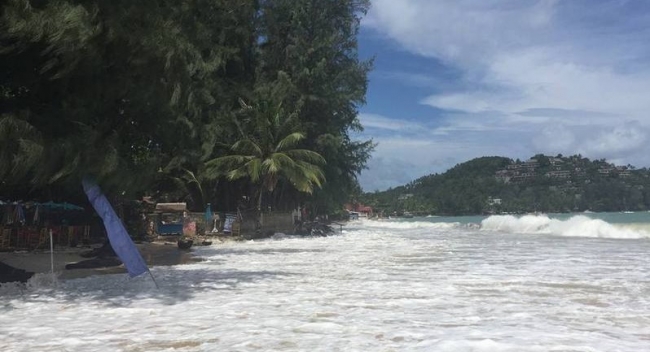 На Пхукет обрушились мощнейшие шторм (ФОТО, ВИДЕО)