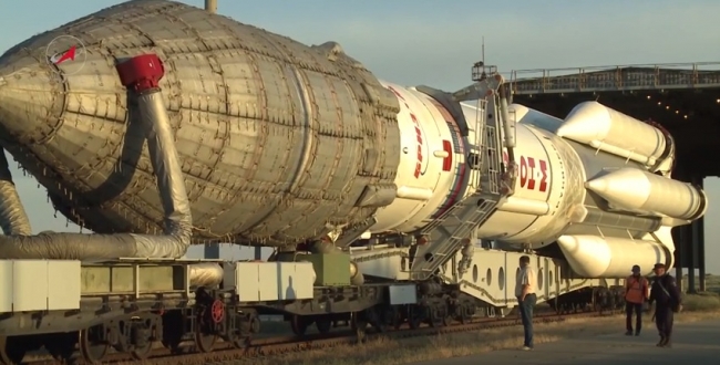 Вывоз РКН Протон-М на космодроме Байконур, с КА Intelsat DLA-2