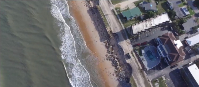Беспилотник заснял один из разрушенных ураганом «Мэтью» пляжей Флориды.