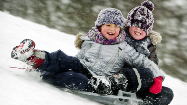 Где покататься на санках и коньках с детьми в Москве