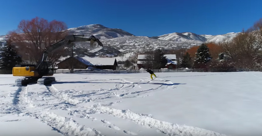 Гусеничный экскаватор и сноуборд! В 4К!