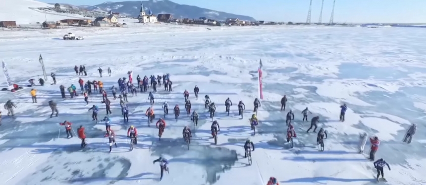 205 километров - на велосипеде по замёрзшему озеру: на Байкале завершилась гонка «Ледовый шторм».