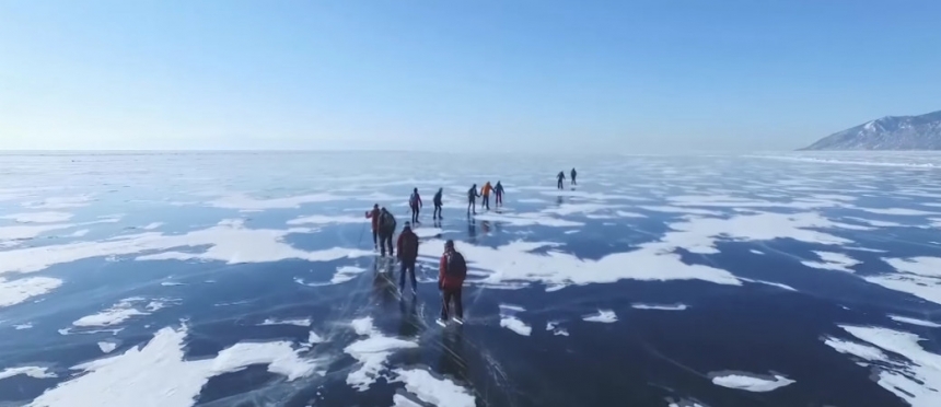 205 километров - на велосипеде по замёрзшему озеру: на Байкале завершилась гонка «Ледовый шторм».