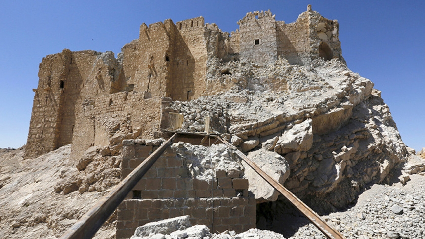 Сирийские войска выбили боевиков из исторической цитадели в Пальмире