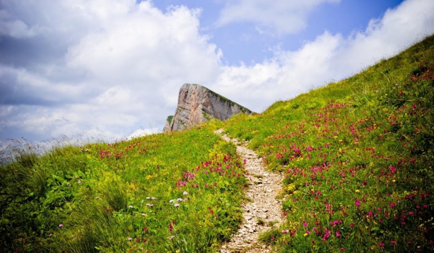 Каменные загадки долины реки Малая Лаба
