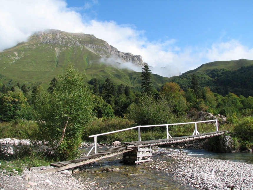 Каменные загадки долины реки Малая Лаба
