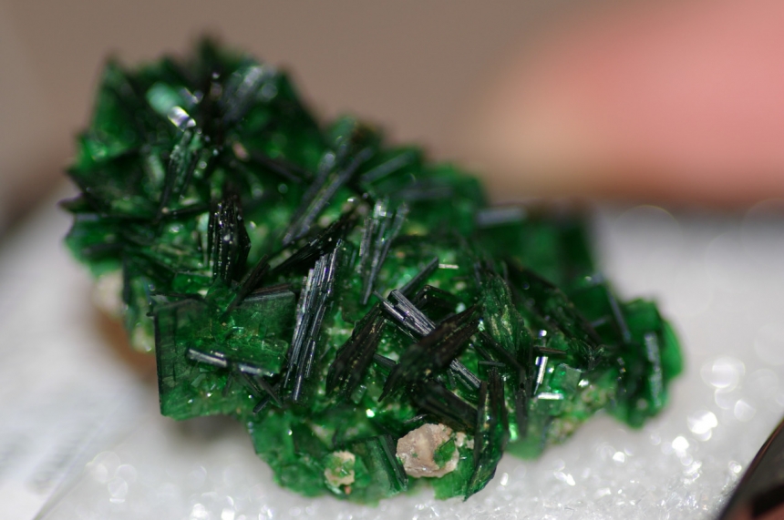 Торбернит (Torbernite) - назван по фамилии шведского химика и минералога Торберна Бергмана