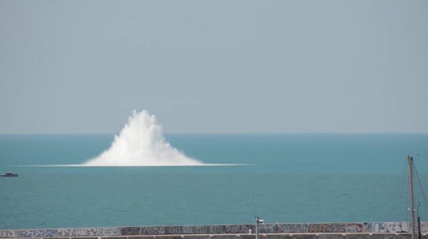 В Севастополе обезвредили донную мину (видео)